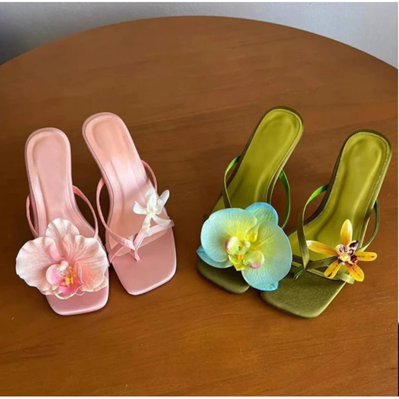 Floral Charm Heels – Sandal Hak Bunga Cantik